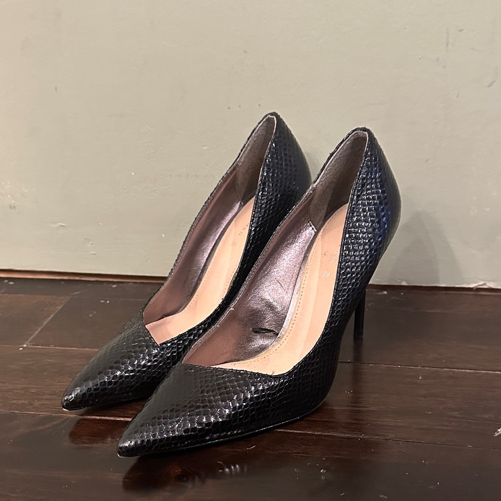 Zara Black Textured Heels